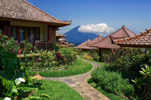 Exterior view, Strawberry Hill Hotel & Restaurant in Bedugul