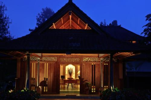 Lobby, Strawberry Hill Hotel & Restaurant in Bedugul