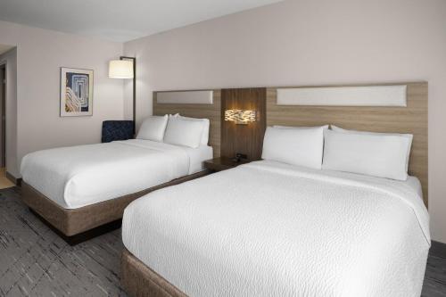 Holiday Inn Express Syracuse-Fairgrounds an IHG Hotel - image 44