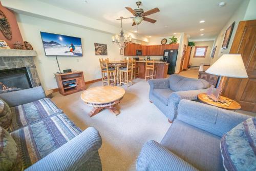 Red Hawk Townhomes 2352 by SummitCove Lodging in Keystone, USA