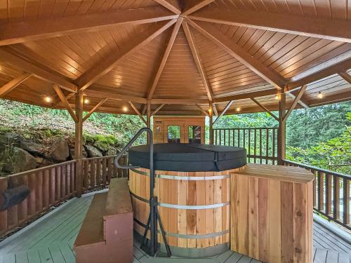 Karstais baseins, Fern Ridge Cabin - Hot tub - Sauna - Cold Plunge in Union Hill-Novelty Hill (WA)