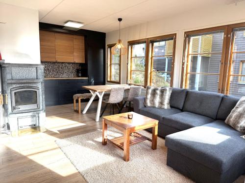Ruka Center Chalet 3B1 - Ski-In Ski-Out - All services nearby - AC - Fireplace - Wifi - Own parking place