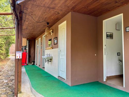 Vannas istaba, Bungalow Camping Edelweiss - Floare de colt - Gyopár (Bungalow Camping Edelweiss - Floare de colt - Gyopar) in Rimetea