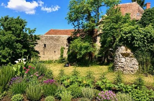 Maison de campagne avec piscine en Brionnais in Saint-Christophe-en-Brionnais