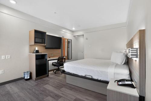 Sonesta Essential Hotel Houston-I-45 Spring Room Type - King Room - Disability Access - Non-Smoking Sonesta Essential Hotel Houston-I-45 Spring Room Type - King Room - Disability Access - Non-Smoking