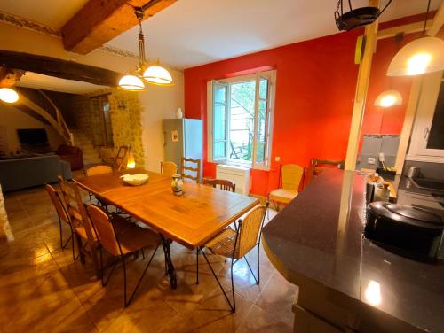 Grande maison 15 pers - Jardin, barbecue & pétanque (Grande maison 15 pers - Jardin, barbecue & petanque) in Saint-Hilaire (Languedoc-Roussillon)