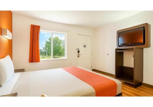 Motel 6-Carlsbad CA Beach - image 9