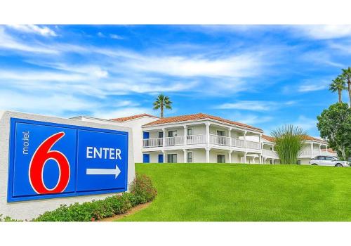 Motel 6-Carlsbad CA Beach - image 2
