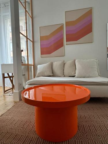 Orange Pastel - Parking gratuit - T2 cosy proche gare, GEM, Palais de justice