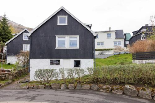 Traditional Faroese House Near Airport in Sorvagur