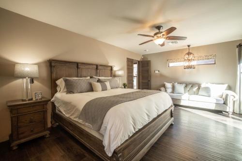 North Scottsdale on 70th - Tap to explore photos