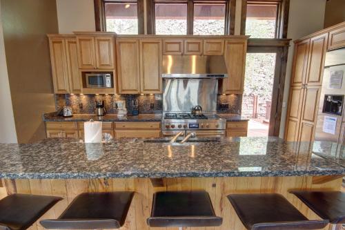 North Fork Lodge 577 by SummitCove Lodging in Keystone, USA