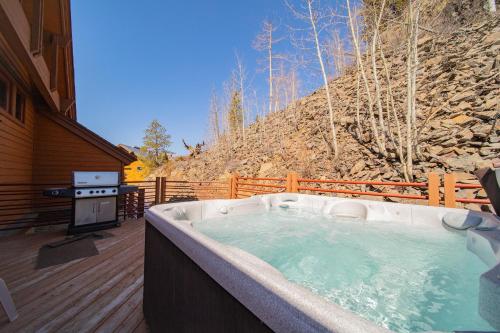 North Fork Lodge 577 by SummitCove Lodging in Keystone, USA