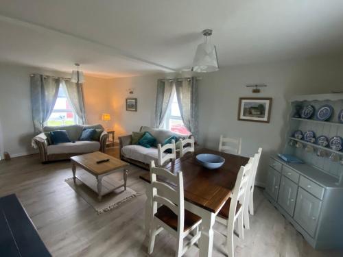 Maghery Beach Cottage Dungloe in Dunglow