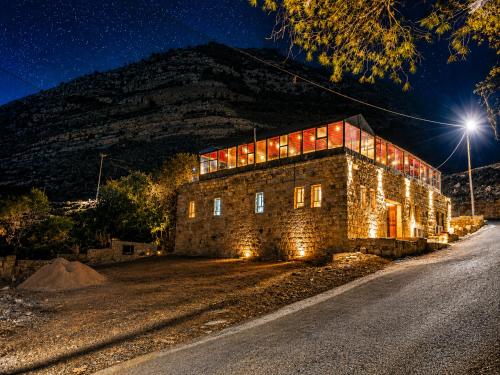 Unterkunft von außen, DANA First View Hotel in Dana