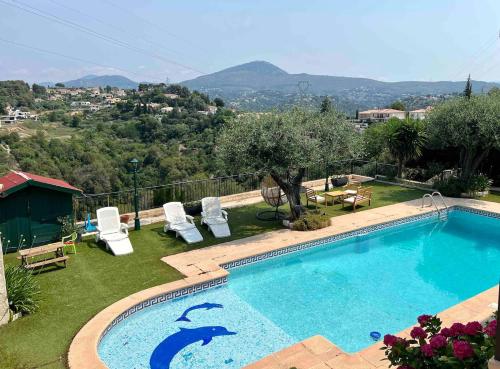 Apartment with pool and mountain view