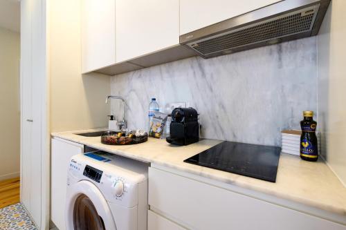 Magnolia 4 Luxury with AC Metro Downtown Porto - image 5