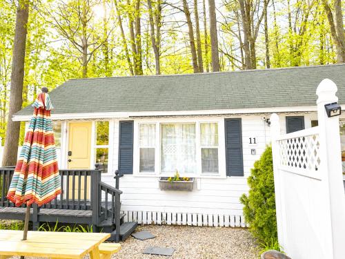 Cottage 11 - Double Queen Beds plus Child Loft w 2 Twins Private Bath & Kitchenette Pets Allowed Fee applies - image 13
