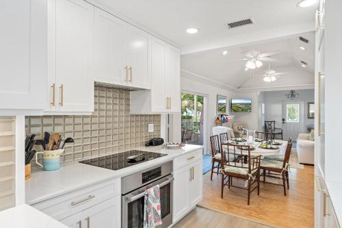 Ninis Cottage 4bd 3ba Vacation Rental in West Palm Beach, USA