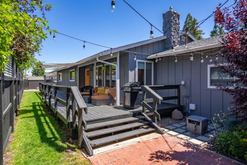 Forest & Vine Hot tub, Pet Friendly, walk to town in Templeton (CA)