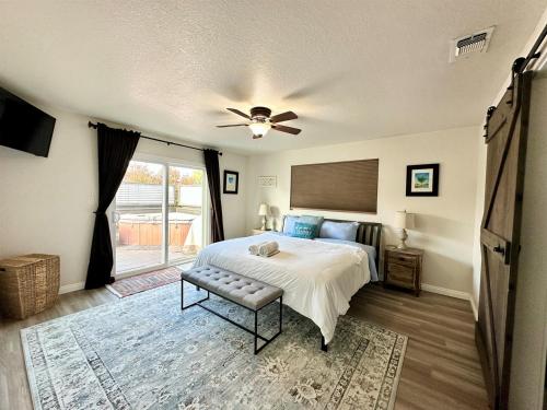 Forest & Vine Hot tub, Pet Friendly, walk to town in Templeton (CA)