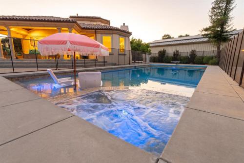 Luxury Estate Pool, Spa, Casita Sleeps 12 in Templeton (CA)