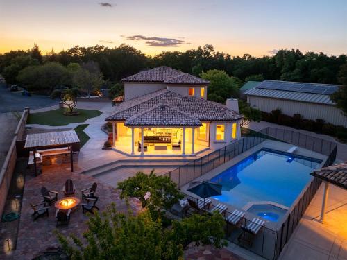 Luxury Estate Pool, Spa, Casita Sleeps 12 in Templeton (CA)