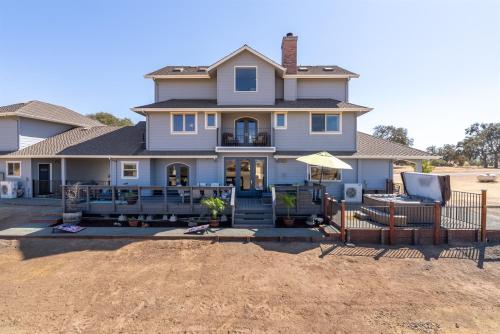 . Paso Robles Estate w Hot Tub, Game Room & Views