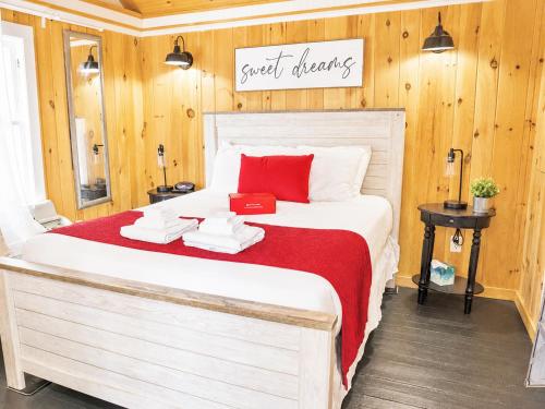 Cottage 7 - Stand Alone Queen Bed Child Loft w Twin Private Bath Kitchenette Pets Allowed Fee applies - image 11