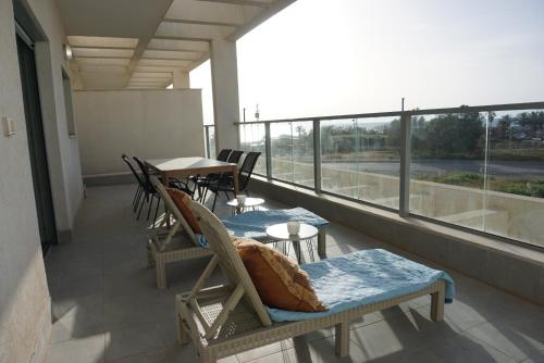 Grand Beach apartment 7 rooms huge terrace in 비냐미나