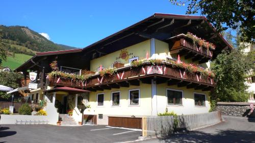 Hotel Dorfgasthof Schlösslstube in Stuhlfelden, Österreich