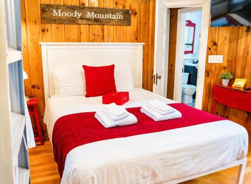 Cottage 1-2 -2 Bedroom 1 Bath End Unit with Kitchenette Private Courtyard Pet Friendly fee applies - image 13