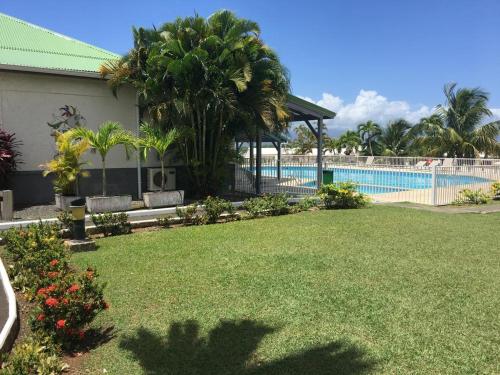 Studio Le Cosy Jungle & Piscine in เบมบริดจ์