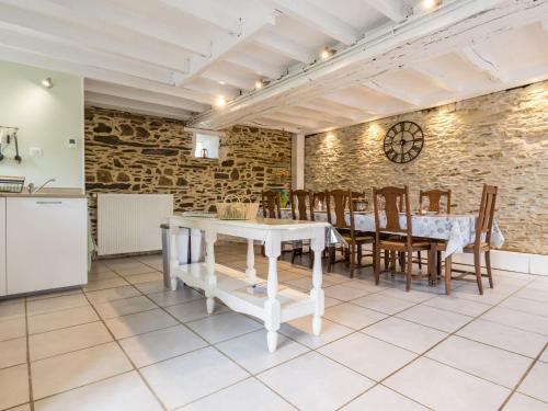 Gîte avec piscine et wifi - 8 pers. - FR-1-306-1349 (Gite avec piscine et wifi - 8 pers. - FR-1-306-1349) in Saint-Julien-de-Vouvantes