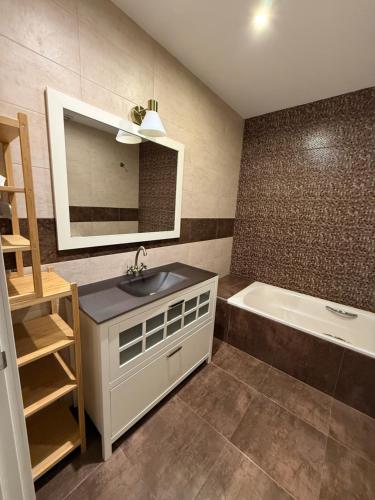 Rooming Madrid Chinatown in Usera