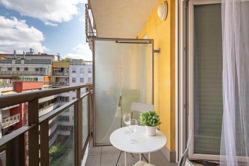 Balcony - Comfy Home - Easy Parking - image 2