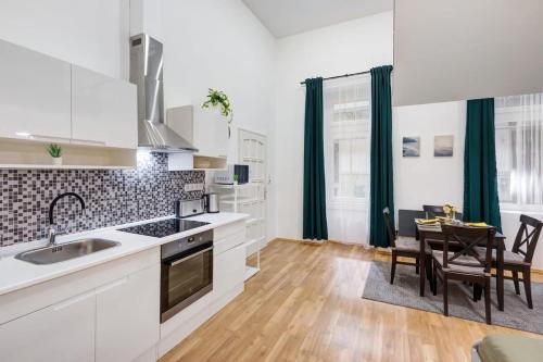 NEW - Central - Comfy Home - image 14