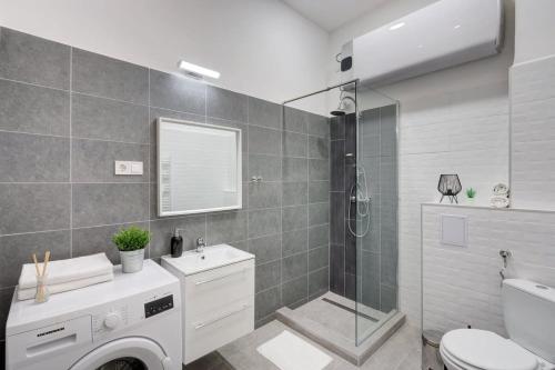NEW - Central - Comfy Home - image 6