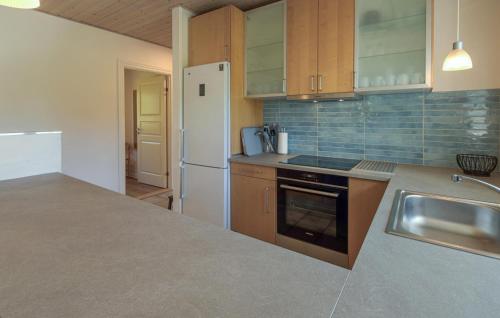 廚房, Holiday Home Ravnsvej Ebeltoft Denm in 埃貝爾托夫特縣
