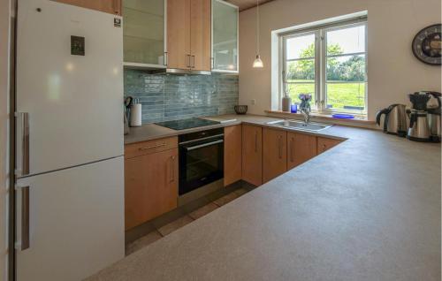 廚房, Holiday Home Ravnsvej Ebeltoft Denm in 埃貝爾托夫特縣