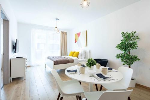 Central - Balcony - Urban Retreat - image 9