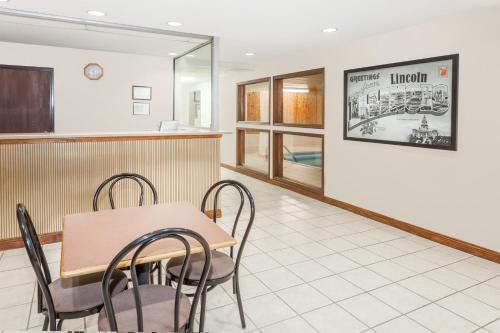 林肯速8酒店 林肯速8酒店