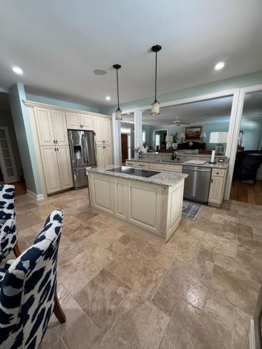Luxury Home Private Pool Hot Tub Centrally Located in Paris (KY)
