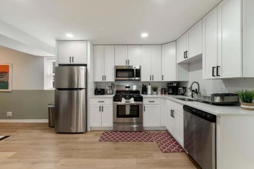 Relaxing 1 Bedroom with Free Parking Workdesk in Villa Park (IL)