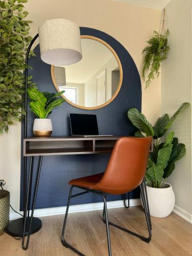 Serenity & Style With Parking in Villa Park (IL)