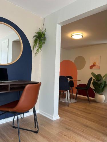 Serenity & Style With Parking in Villa Park (IL)
