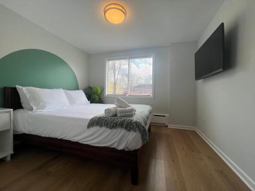 Serenity & Style With Parking in Villa Park (IL)