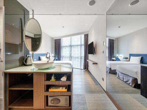 room detail thumbnail 0