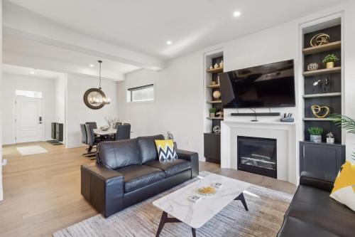 Luxurious & Stylish 2BR P/Suite, Near Vancouver in Langley, Canada