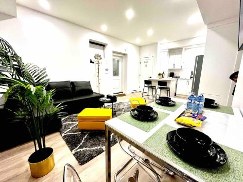Luxurious & Stylish 2BR P/Suite, Near Vancouver in Langley, Canada